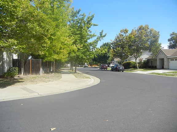 2nd image of 850 Laurel Dr