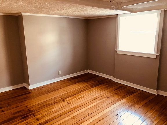 2nd image of 2439 W Gunnison St #G
