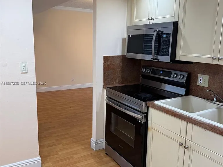 447 NE 195th St #309 — Photo 2