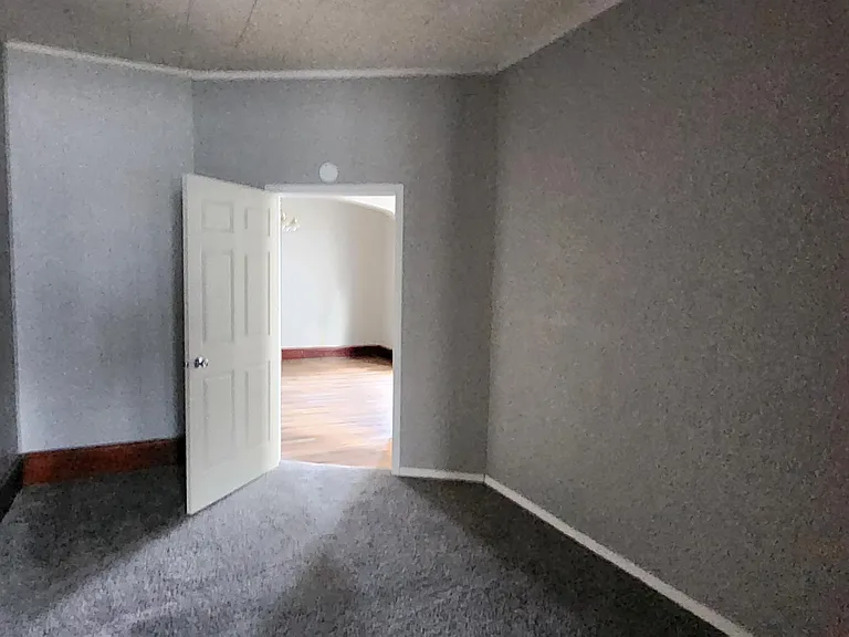1105 Avenue F — Photo 8
