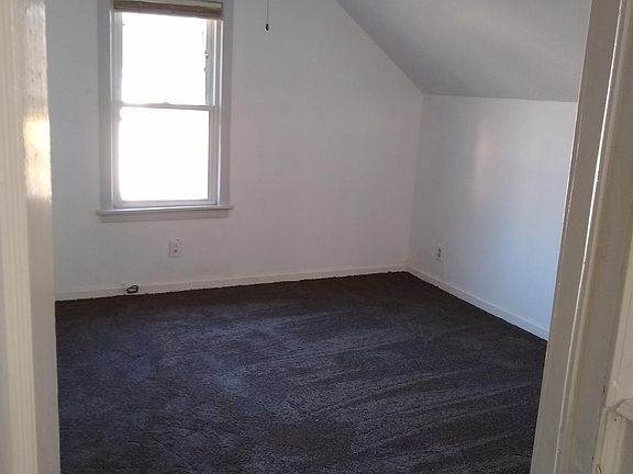 4th image of 13501 Sprecher Ave