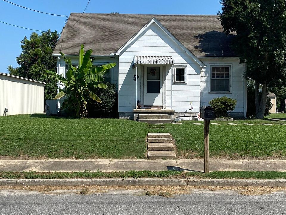 1st image of 304 E Main St