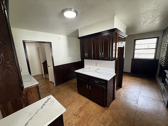 3rd image of 817 E 15th St