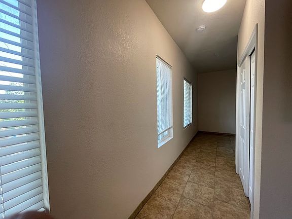 4th image of 186 S L St #3