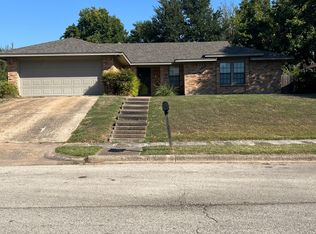 10116 Stoneleigh Dr, Benbrook, TX 76126