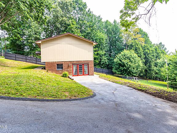 3rd image of 326 Cardwell Dr