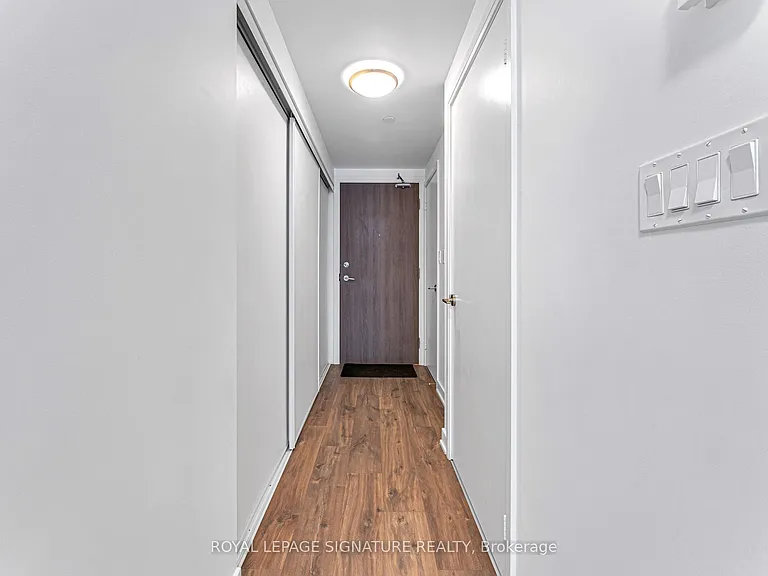 27 Bathurst St #519 — Photo 11