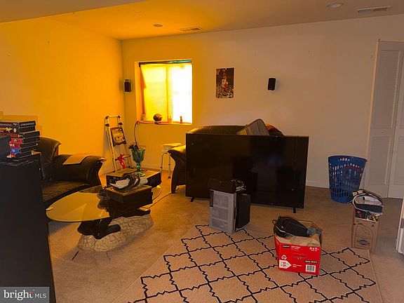 5th image of 207 Ridge View Ln