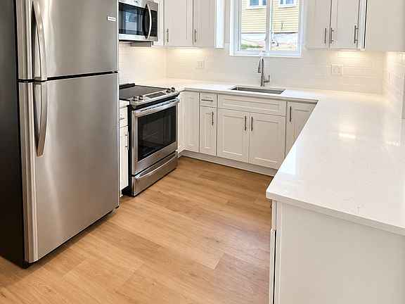 5th image of 290 Washington St APT 10