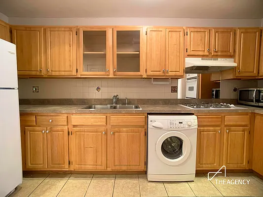 Rented by The Agency | media 28