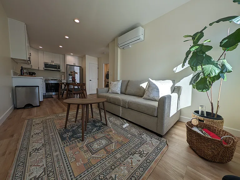 5692 Linfield Ave — Photo 1