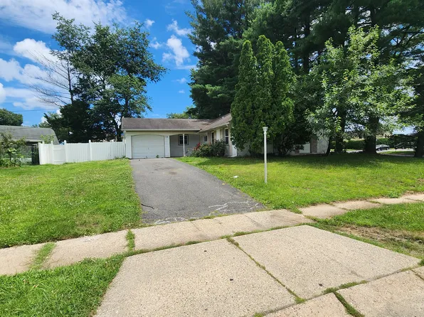 73 Meribrook Cir, Willingboro, NJ 08046