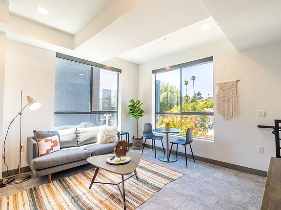 3rd image of 3815 W Avenue 43 #221