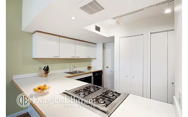 Sold by Douglas Elliman | media 24