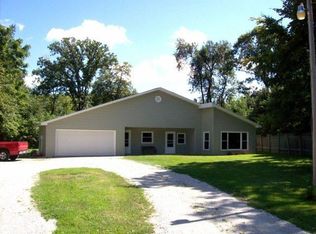 1601 E 2700 North Rd, Clifton, IL 60927