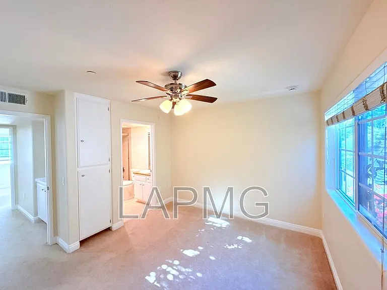 12217 Moorpark St #9 — Photo 18
