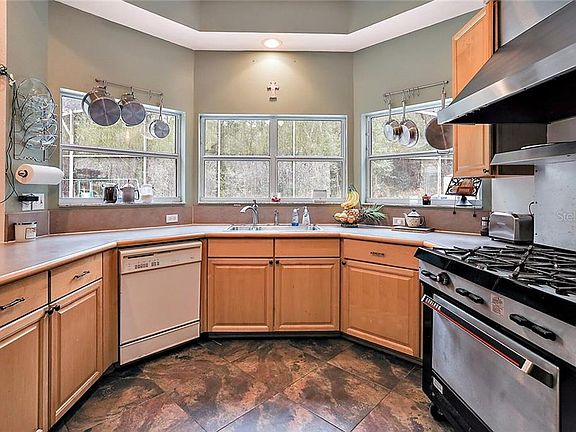 3rd image of 35335 Chesterwood Ln