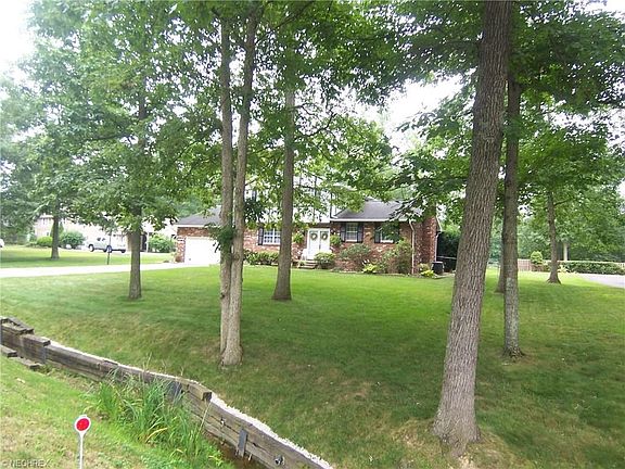 3rd image of 741 Windsor Dr