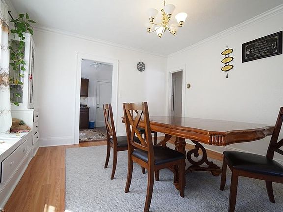 3rd image of 2152 Wascana Ave