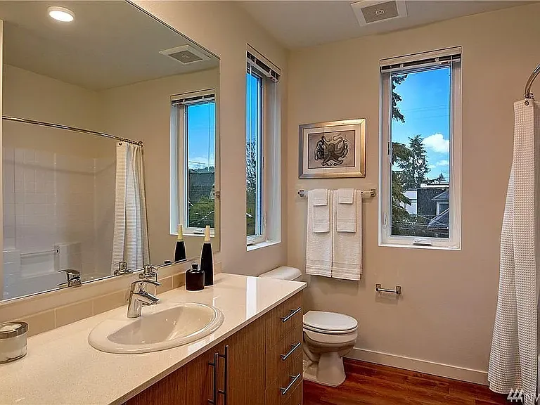 121 12th Ave E #310 — Photo 4