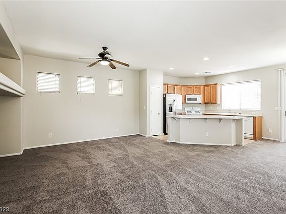 4th image of 628 Civic Holiday Ave