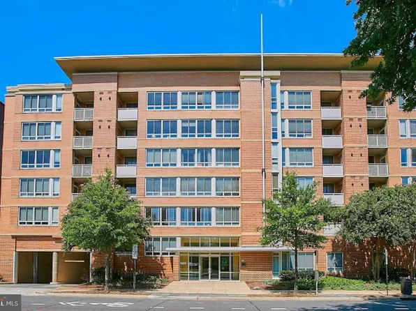 355 I St SW #207, Washington, DC 20009