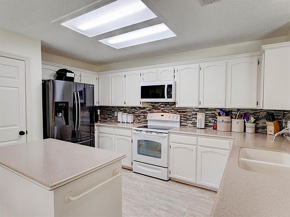 4th image of 7424 Glen Dr
