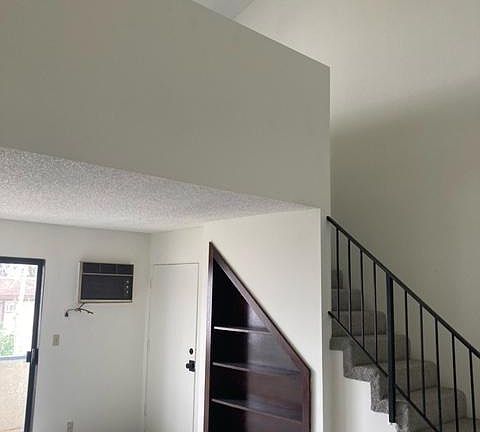 5th image of 11575 Moorpark St #208
