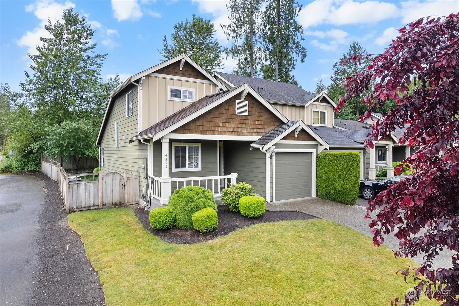 4313 Roxanna Loop SE photo 1