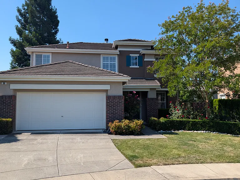 90 Plumeria Ct — Photo 1