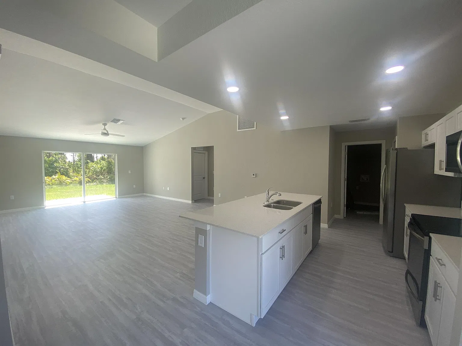 146 Australian Drive - 1 — Photo 4