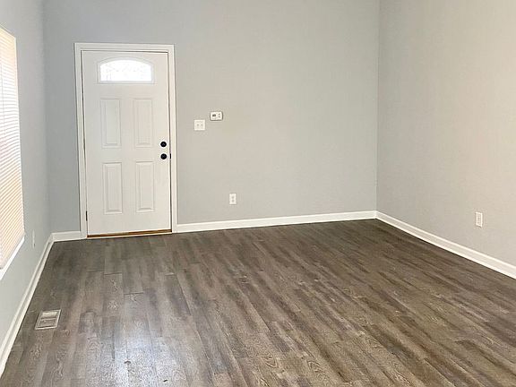 2nd image of 552-554 Jefferson Ave