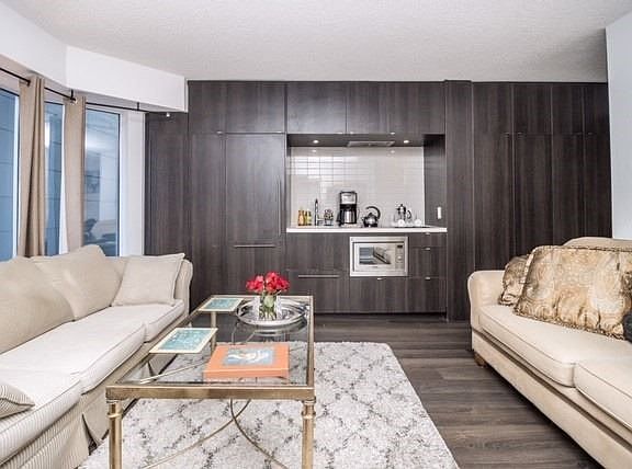 4th image of 155 Yorkville Ave #504