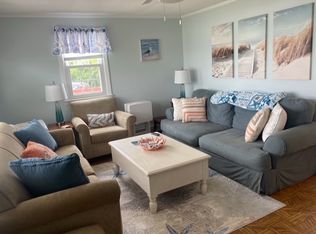 45 Green Meadow Dr, Narragansett, RI 02882