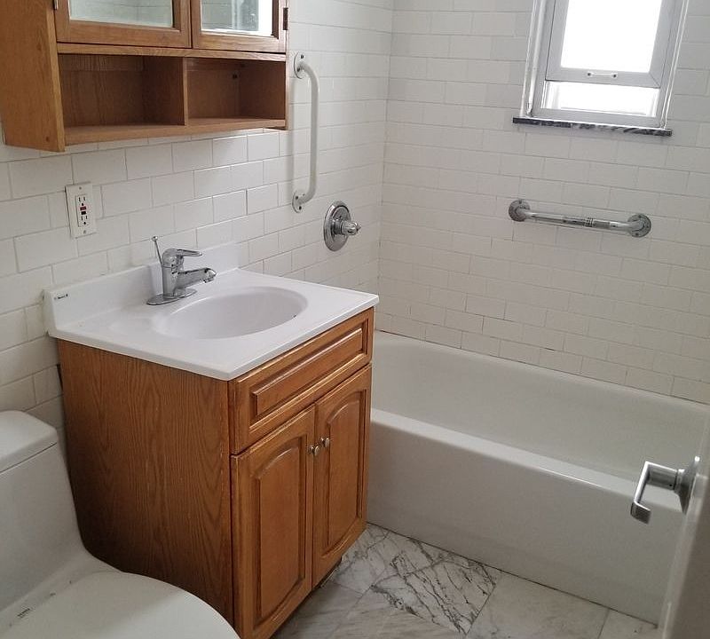 2nd image of 2411 29th St APT 1F