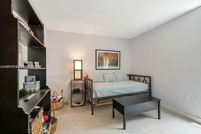 2869 W Trade Ave — Photo 9