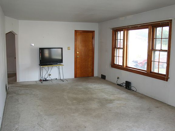 3rd image of 533 Calumet Way