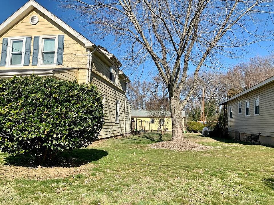2nd image of 1302 Nelwood Dr