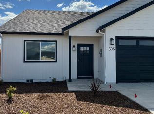 306 Moody Ln, Medford, OR