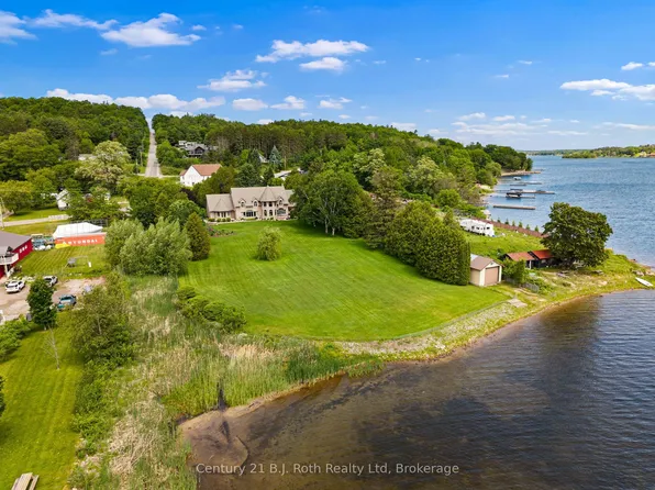 339 Champlain Rd, Penetanguishene, ON L9M 1S3