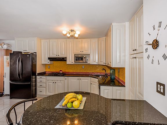 3rd image of 7025 Yellowstone Blvd APT 6N