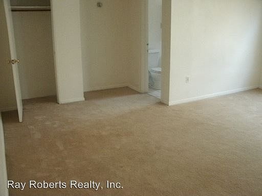 2nd image of 910 W 41st St APT 25