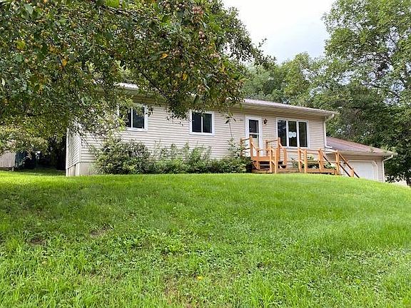 3rd image of 480 Hillcrest Dr