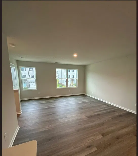 3 bed, 1577 sqft, $1,000 — Photo 2