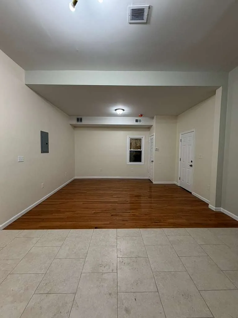 Building Photo - 822 S 16th St #1A