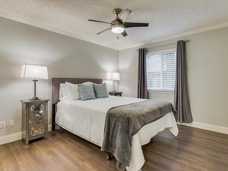 1717 Parkwood Dr — Photo 21