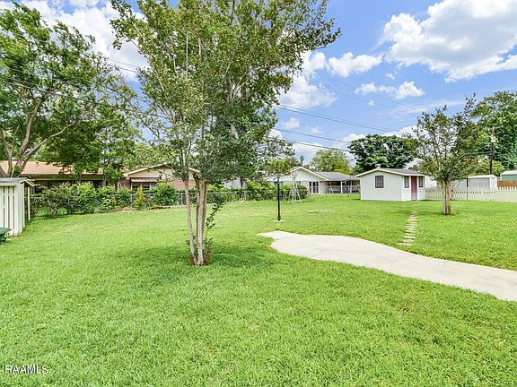 4th image of 211 Karen Dr