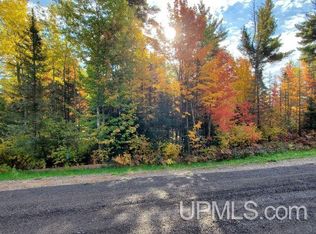 10 N Greenwood Dr, Ishpeming, MI 49849