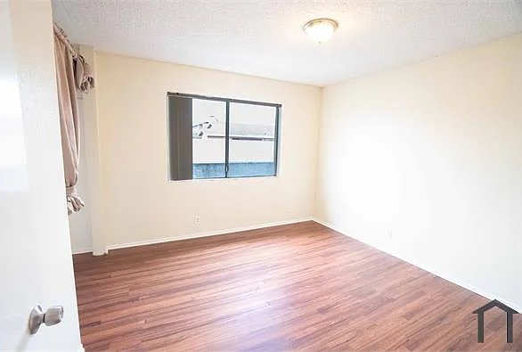 247 W 12th St — Photo 13