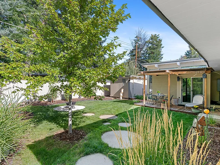 1403 S Eudora St — Photo 44